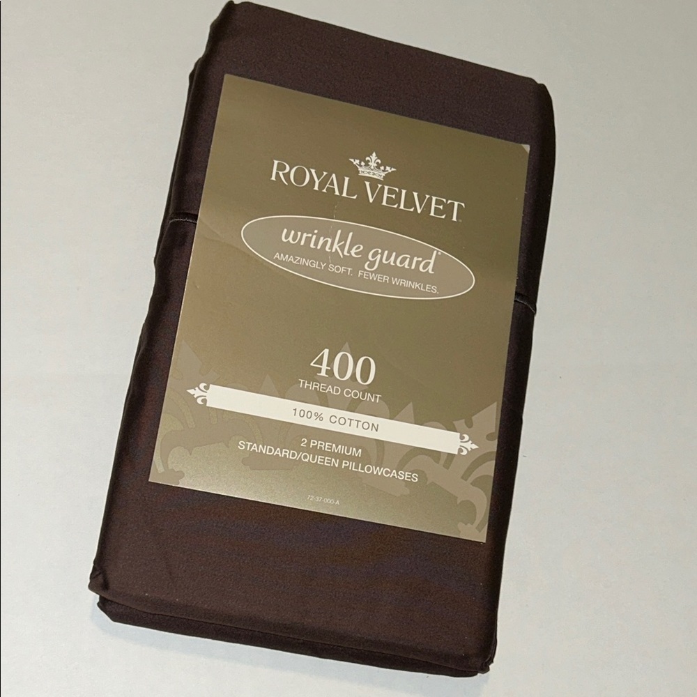 Royal Velvet 2 standard/queen pillowcases 400 TC Chocolate brown NEW